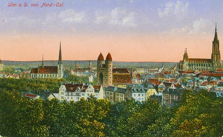 ulm011.jpg - Blick auf Ulm von Nordosten mit St. Georgs Kirche,  Pauluskirche und Münster.