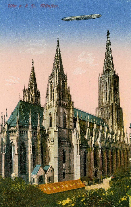 ulm014.jpg - Ulmer Münster mit Zeppelin. Nordost Seite.