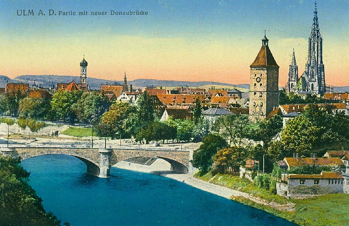 ulm015.jpg - Die Neue Donaubrücke. Heute  Gänstorbrücke. Links die Dreifaltigkeitskirche, Rathaus, Gänstor und Münster von Osten.