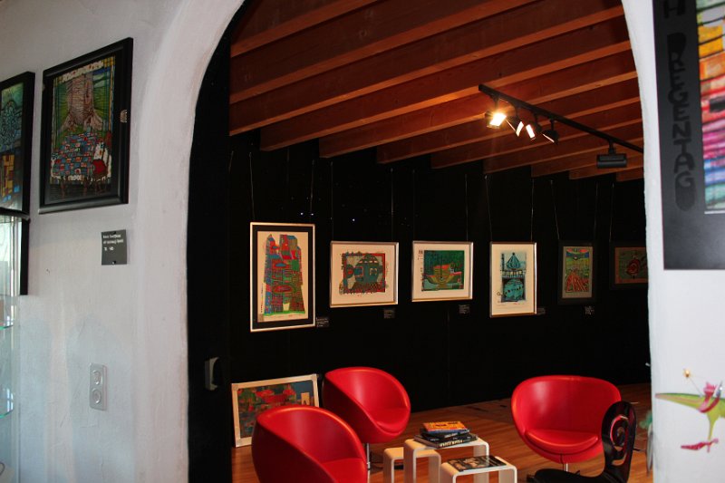 IMG_2004.JPG - Hundertwasser Shop. Bildergalerie mit Hundertwasser Postern.